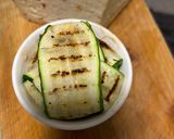 Foto del passaggio 3 della ricetta Sformatini di zucchine e caciotta mono porzione in friggitrice ad aria