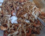 Foto langkah ke 5 dari resep Penang Char Kway Teow.