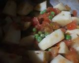 A picture of step 3 of Tamatar matar Aloo ki sabji.