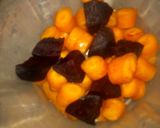 A picture of step 2 of Beetroot and carrots drink.