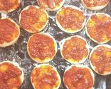 صورة لخطوة 2 من وصفة ميني بيتزا 🍕