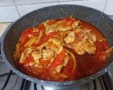 Foto del passaggio 4 della ricetta Pollo ai peperoni