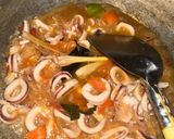 Foto langkah ke 6 dari resep Cumi cumi asam manis daun jeruk.