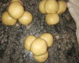 A picture of step 3 of Ma'amoul dates cookies.