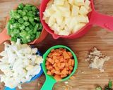 A picture of step 2 of Rava vegetable pops.