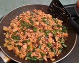 Foto langkah ke 5 dari resep Chicken Pad Kra Pao (THAILAND).