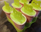A picture of step 7 of Mango popsicle.