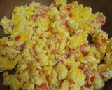 Foto del paso 4 de la receta: Huevo con tomate y cebolla
