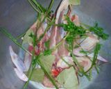 Foto del paso 4 de la receta: Sopa tailandesa picante de pollo y champiñones