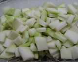 Tejfölös karalábéleves csirkeaprólékkal recept fázis 2 fotója
