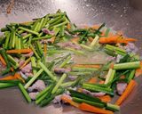 肉絲炒韭菜花的食譜步驟3照片