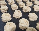 Foto langkah ke 3 dari resep Kue semprit sagu.
