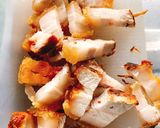 รูปขั้นตอนการทำที่ 1 ของ หมูกรอบ ผัด ดอกหอม เห็ดนางฟ้า