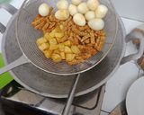 Foto langkah ke 2 dari resep Telor Puyuh Tempe Kentang Balado.