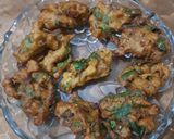 A picture of step 3 of Palak Pakory.
