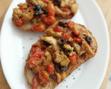 Foto del paso 5 de la receta: Tosta de bacalao, ajo escalivado y tomates cherry con mostaza