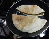 صورة لخطوة 6 من وصفة بيتزا بالعيش (بيتزاديللا)