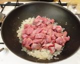 Aszalt paradicsomos, kapribogyós pulykaragu recept fázis 2 fotója