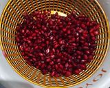 झटपट बनने वाला अनार जूस (Jhatpat banne wala anar juice recipe in Hindi) रेसिपी चरण 2 फोटो