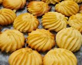 A picture of step 5 of Piping Cookies.