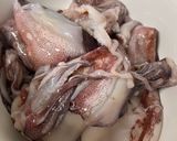 Foto del paso 1 de la receta: Calamares en Salsa de Vino Blanco