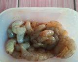 Foto langkah ke 1 dari resep Udang goreng saos asam manis.