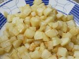 Tortilla de papas con hierbas aromáticas. Chuletas de cerdo