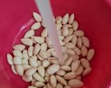 Foto del paso 4 de la receta: Agua de almendras, sin filtrado 💧🌱 "leche" o bebida vegetal