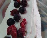 Foto del paso 12 de la receta: Arrollado de frutos rojos y crema