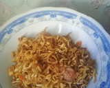 Foto langkah ke 5 dari resep Mie sosis duo bawang.