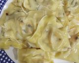 Foto del paso 9 de la receta: Raviolis de wonton rellenos de langostinos, chalota y puerro con crema de calabaza asada