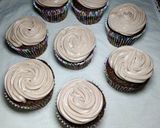 A picture of step 4 of Chocolate Cream cheese CupCakes.