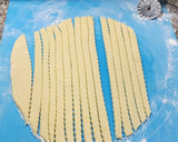 Foto del paso 9 de la receta: ✨Pastafrola con harina leudante ✨ Rápida, económica y a prueba de fallas 😉