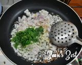 A picture of step 1 of Bhindi Aloo.