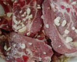 Foto del paso 1 de la receta: Chuletas de cordero marinadas en ajo y limón