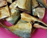 Foto langkah ke 1 dari resep Tumis Ikan Asin Peda Pedas.