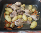 Foto del paso 13 de la receta: Muslitos de pollo al horno