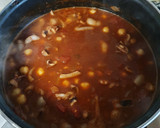 Foto del paso 2 de la receta: Garbanzos con calamares (o pota) con tomate