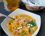 Foto langkah ke 6 dari resep Seblak Kuah (cipuk, siomay kering & mie).