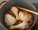 Foto del paso 4 de la receta: Pollo en salsa