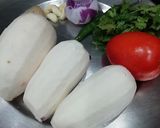 A picture of step 1 of Shalgam turnip ka bharta.