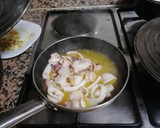Foto del paso 1 de la receta: Merluza al pilpil con chips de zanahoria