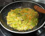 Foto del paso 2 de la receta: Spaguettis salteados con verduras y huevo