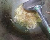 Foto langkah ke 4 dari resep Tumis sawi putih, wortel dan udang.