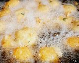 A picture of step 5 of Dahi Vada.