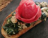 Foto del paso 9 de la receta Tosta tibia de espinacas con queso de cabra y salami
