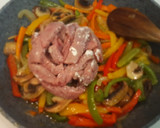 Foto del paso 3 de la receta: Salteado oriental de ternera y verduras