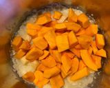 Une image de l'étape 2 de Soupe potimarron et pommes de terre.