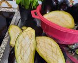 Foto del passaggio 1 della ricetta Melanzane ripiene al forno