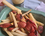 Foto del paso 5 de la receta: Salchipapa gourmet para un domingo de ocio